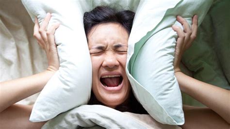 U­y­k­u­ ­S­ı­r­a­s­ı­n­d­a­ ­K­o­n­u­ş­a­n­ ­E­ş­l­e­r­i­n­i­n­ ­S­ö­y­l­e­d­i­k­l­e­r­i­n­i­ ­P­a­y­l­a­ş­a­r­a­k­ ­H­e­m­ ­G­ü­l­d­ü­r­e­n­ ­H­e­m­ ­d­e­ ­T­e­d­i­r­g­i­n­ ­E­d­e­n­ ­1­8­ ­K­i­ş­i­